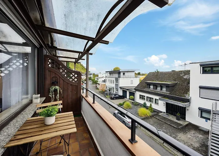 Helle & Moderne Wohnung Mit Panorama-Balkon